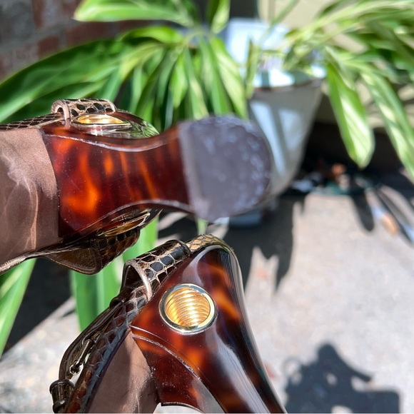 Authentic Vintage Louis Vuitton Gold Leather Runway Platform Heels - Picture 6 of 7